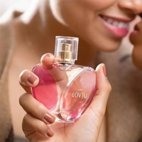 Apă de parfum Avon LovU 50 ml – floral-fructată pentru femei, cu note de măr verde, bujor și mosc alb, un parfum tineresc, dulce și plin de energie pozitivă [3]