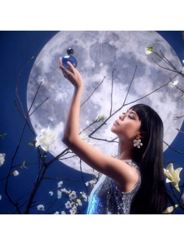 Apa de parfum Far Away Beyond The Moon 30 ml cu cremă de corp Far Away Beyond The Moon 125 ml și miniparfum Beyond The Moon 8 ml – set feminin floral-lemnos, elegant și luminos [9]