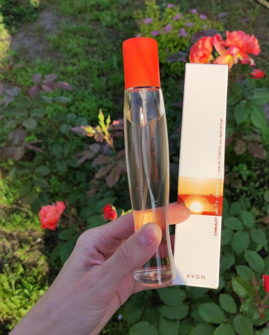 Apa de toaleta Avon Summer White Sunset 50 ml – floral, fructata, pentru femei, cu note dulci de mandarina, iasomie si mosc, perfecta pentru zilele calde de vara si serile relaxante [1]