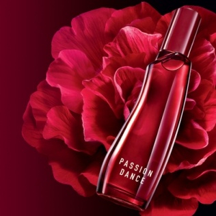 Avon Passion Dance 50 ml – apa de toaleta floral-orientala pentru femei, cu note de mandarina, iasomie, trandafir, mosc si lemn de santal. Un parfum senzual si vibrant, perfect pentru femeia pasionala [2]