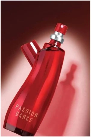 Avon Passion Dance 50 ml – apa de toaleta floral-orientala pentru femei, cu note de mandarina, iasomie, trandafir, mosc si lemn de santal. Un parfum senzual si vibrant, perfect pentru femeia pasionala [4]