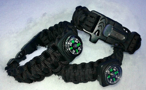 Bratara de supravietuire multifunctionala cu busola, cutit, fluier, snur paracord si cremene, inchidere cu clips, negru - gri – accesoriu compact pentru drumetii si situatii de urgenta [3]