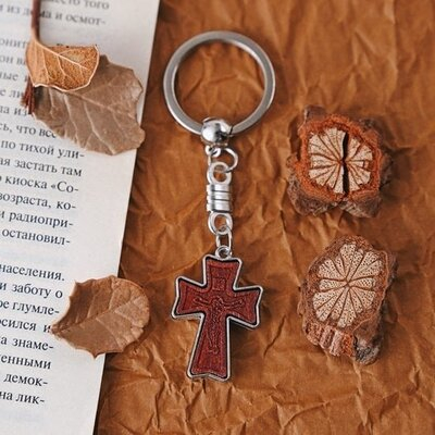 Breloc crestin maro 9.5 cm, cruce lemn 3.5 x 2.2 cm incrustata cu imaginea lui Isus, accesoriu religios cu inel metalic pentru chei, geanta si rucsac [3]