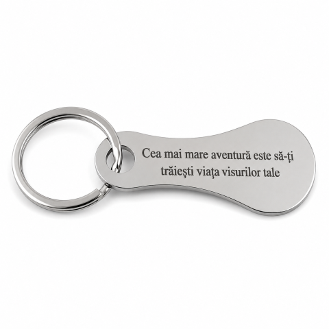 Breloc - Breloc metalic gravat "Cea mai mare aventura este sa-ti traiesti viata visurilor tale", cu mesaj motivational, argintiu, accesoriu pentru chei, rucsac si geanta