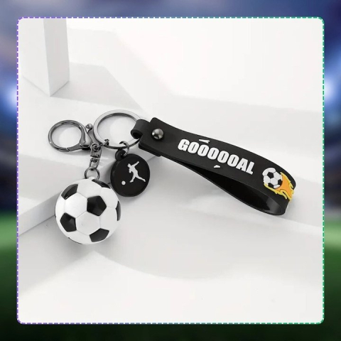 Breloc minge fotbal alb/negru 19,5 cm, minge 3,8 cm, pandantiv sportiv pentru chei, rucsac, geanta si poseta, plastic si metal [5]