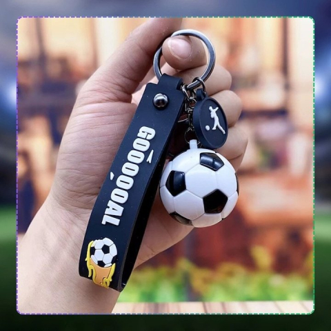 Breloc minge fotbal alb/negru 19,5 cm, minge 3,8 cm, pandantiv sportiv pentru chei, rucsac, geanta si poseta, plastic si metal [1]