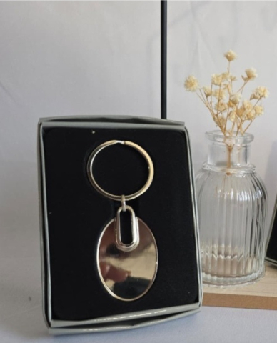 Breloc oval, metalic, argintiu, 8.7 x 3.2 x 0.4 cm, cutie inclusa [1]