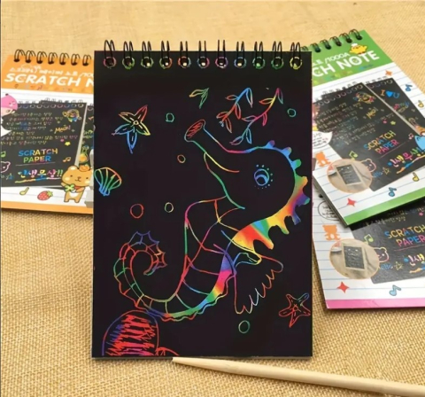 Caiet creativ bleu 14.2 x 9.8 cm, Scratch Art Rainbow, 12 file razuibile, cartoane negre, creion din lemn inclus pentru desen si joaca [1]