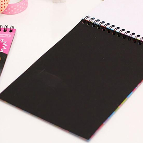 Caiet creativ cu file razuibile, Roz deschis, 14.2 x 9.8 cm, Scratch Art Rainbow, 12 file, cartoane negre, creion din lemn inclus pentru desen si joaca [3]