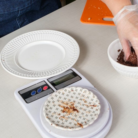 Cantar de bucatarie electronic cu functie TARE, afisaj LCD, capacitate 10 kg, precizie 1 g, alb, 22.5 x 15.5 x 3.5 cm – precizie si eleganta pentru gatitul de zi cu zi [9]