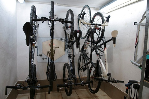 Carlig pentru depozitarea bicicletei pe perete, suport universal din otel cu protectie pentru janta, capacitate 25 kg [2]