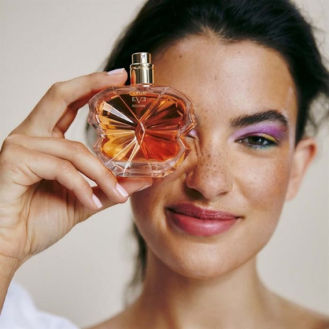 Cutie cadou Love Forever cu 12 trandafiri de sapun si apa de parfum Avon Eve Become pentru femei 50 ml, cadou elegant si rafinat [3]