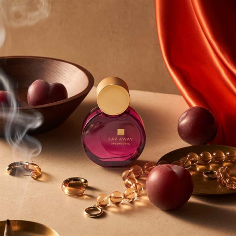 Cutie cadou Love Forever cu 12 trandafiri de sapun si apa de parfum Avon Far Away Splendoria pentru femei 50 ml, cadou elegant si rafinat [8]