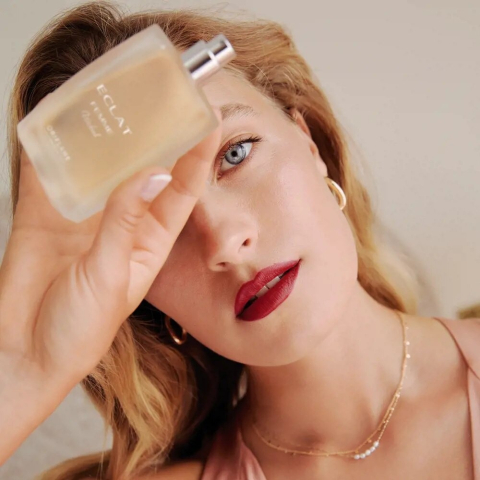 Cutie cadou Love Forever cu 12 trandafiri de sapun si apa de toaleta Oriflame Eclat Femme Weekend pentru femei 50 ml, cadou elegant si rafinat [9]