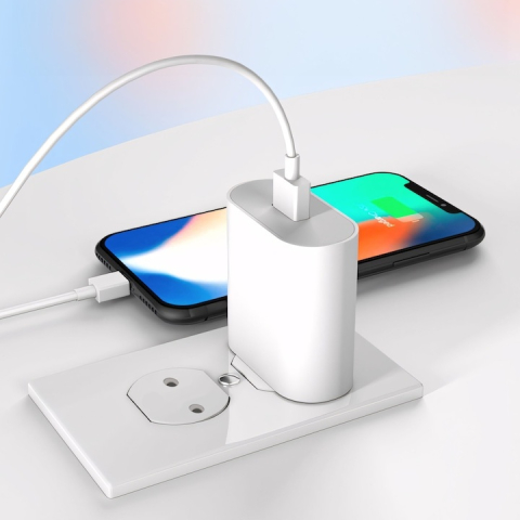 Incarcator retea USB Type-C, fast charge 20W, compact, universal, design alb, compatibil cu smartphone-uri si tablete, ideal pentru calatorii [4]