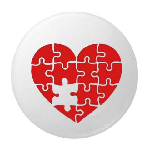 Insigna metalica rotunda 58 mm, model inima puzzle rosie, sistem prindere ac siguranta
