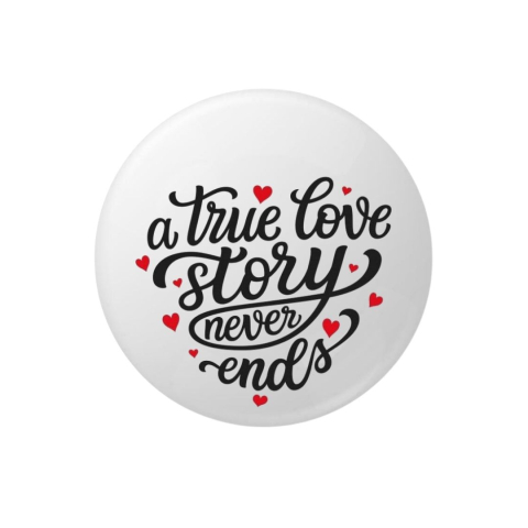 Insigna rotunda A True Love Story Never Ends, 58 mm, prindere cu ac metalic
