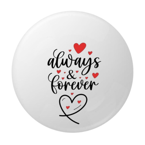 Insigne - Insigna rotunda Always & Forever, mesaj romantic cu inimioare, 58 mm, prindere cu ac metalic