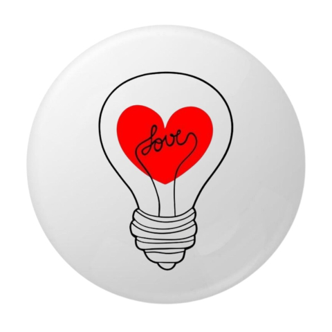 PAPETARIE & BIROTICA - Insigna rotunda Bec cu Inima Love, 58 mm, fundal alb, design minimalist, ac metalic