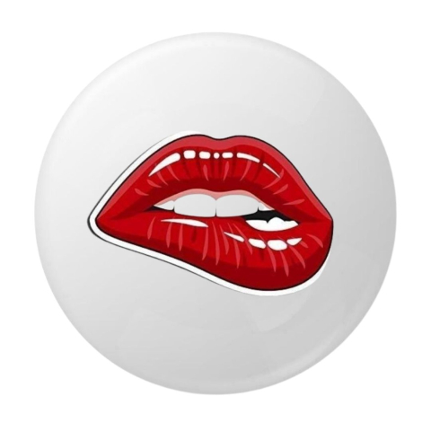 PAPETARIE & BIROTICA - Insigna rotunda Buze Rosii, 58 mm, fundal alb, design glossy, ac metalic