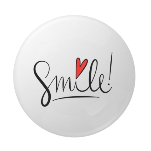 PAPETARIE & BIROTICA - Insigna rotunda cu mesaj Smile!, 58 mm, prindere cu ac metalic