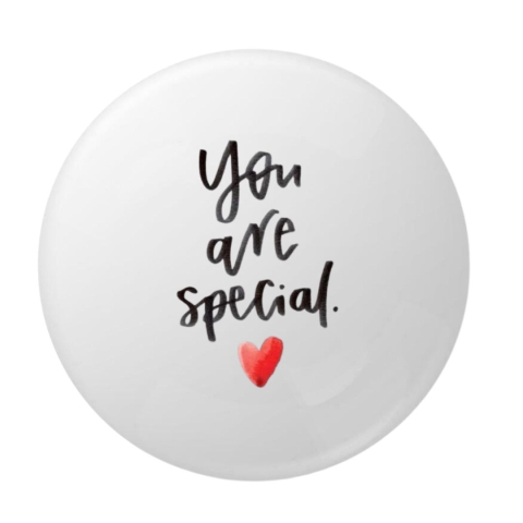PAPETARIE & BIROTICA - Insigna rotunda cu mesaj You are special, 58 mm, prindere cu ac metalic