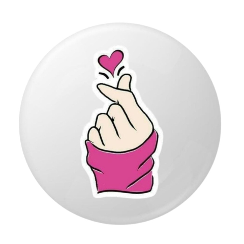 PAPETARIE & BIROTICA - Insigna rotunda ilustratie gest simbolic cu inimioara roz, design minimalist, 58 mm
