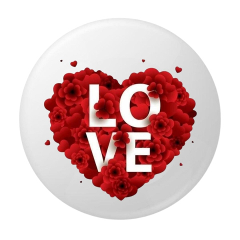 Insigna rotunda LOVE cu inima din flori rosii, 58 mm, model romantic floral cu prindere ac
