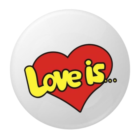 PAPETARIE & BIROTICA - Insigna rotunda Love Is cu inima rosie si mesaj galben, diametru 58 mm, prindere cu ac