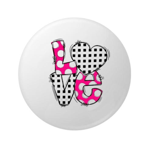 Insigna rotunda LOVE stil grafic roz si alb-negru, 58 mm, prindere cu ac metalic