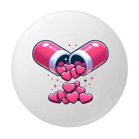 PAPETARIE & BIROTICA - Insigna rotunda metalica capsula cu inimi roz, model romantic cu pastila deschisa, 58 mm
