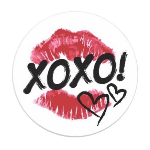 PAPETARIE & BIROTICA - Insigna rotunda XOXO cu buze rosii si inimioare, 58 mm, model romantic cu prindere ac