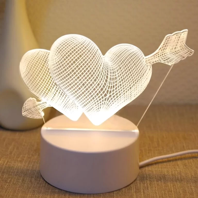 Lampa decorativa alba 17 x 11.3 cm, efect 3D cu inimioare si sageata, baza 9.5 cm, control tactil [1]