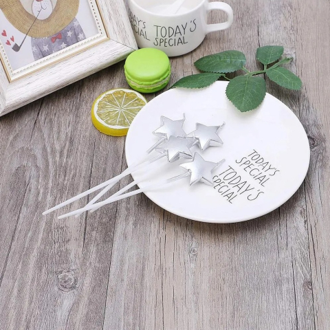 Lumanare decorativa pentru tort, forma steluta lucioasa, cu betisor pentru fixare, 11 x 3.2 cm, decor pentru aniversari si evenimente, argintiu [4]