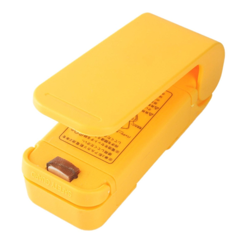 CASA & GRADINA - Mini aparat pentru sigilat pungi alimentare, etansare termica rapida, portabil cu spate magnetic, alimentare baterii AA, pentru pastrarea prospetimii alimentelor, galben, 9.7 x 3 cm