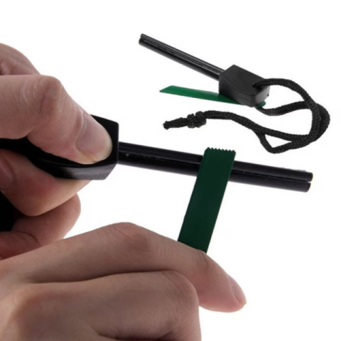 Mini aprinzator foc tip amnar, tija feroceriu si lama metalica, compact, cu siret, usor de utilizat [1]