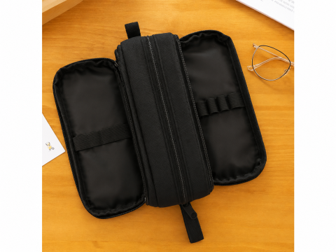 Penar negru 22 x 10 x 6 cm, neechipat, compartimentat, cu fermoar si benzi elastice pentru pixuri, creioane si rechizite scolare [1]