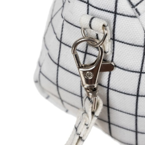 Penar textil pentru rechizite cu model alb in carouri, compartiment dublu si prindere cu carabina, 22 cm [3]