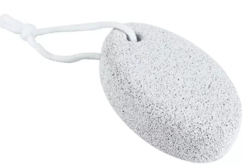 Piatra ponce ovala alba 9 x 6 cm pentru calcaie, cu snur de agatare [4]