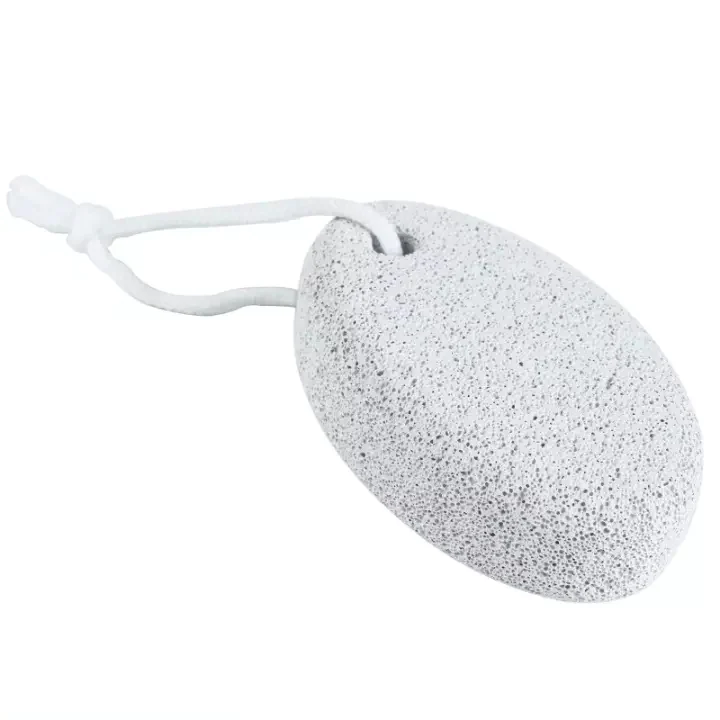 Ustensile îngrijire corp - Piatra ponce ovala alba 9 x 6 cm pentru calcaie, cu snur de agatare