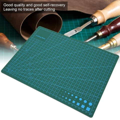 Planseta de taiat A4, fata-verso, autovindecare, grosime 3 mm, cu marcaje centimetrice si unghiuri, ideala pentru crafting, croitorie si proiecte DIY, verde, 22 x 30 cm [1]