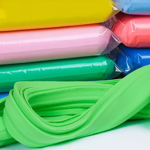 Plastilina magica pentru copii, textura fina si elastica, usor de modelat, 24 culori, 24 pungute a 15 g, set cu ustensile incluse, creativitate si joaca educativa [4]