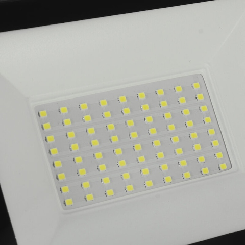 Proiector LED, 50 W, lumina rece 6000K, protectie IP66, rezistent la apa, 64 LED-uri, iluminare exterior, 4300 lm, 19.5 x 15 x 2.5 cm [3]