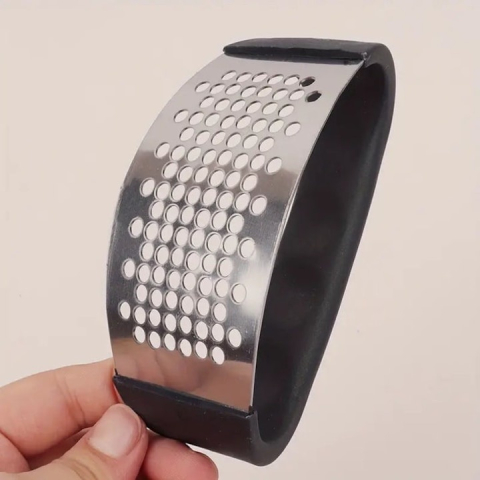 Razatoare pentru usturoi, otel inoxidabil si maner din plastic, 7 x 10.5 x 6 cm, negru [1]