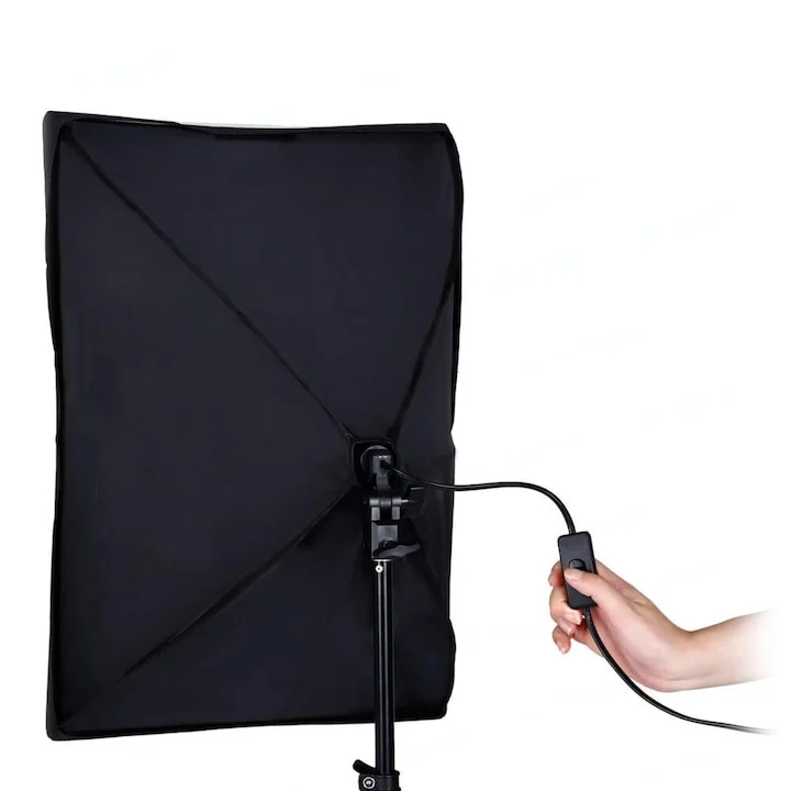 RESIGILAT-Set 2 lampi softbox pentru studio foto-video, 50 x 70 cm, cu 2 trepiede reglabile pana la 200 cm, 2 becuri 150W 5500K, husa transport inclusa( ( Prezinta urme de montare .. produs apropae no [1]