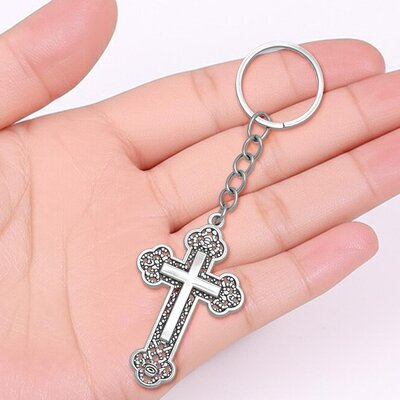 Set 2 brelocuri cu cruce argintii 10,5 cm, pandantiv 5,4 x 3,3 cm, aliaj metalic patinat, accesorii religioase pentru femei si barbati sau marturii botez [1]
