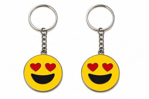 CASA & GRADINA - Set 2 brelocuri cu emoticon indragostit, model Smiley cu ochi in forma de inima