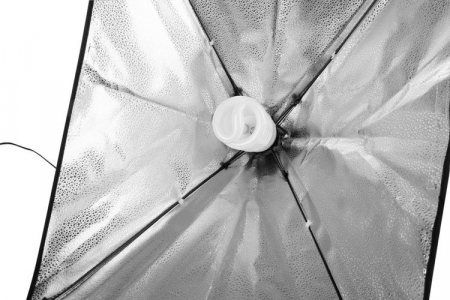 Set de lumini pentru studio cu 2 softbox 50x70, becuri neutre 2 x 150W, 2 trepiede 200cm, 2 Panze de difuzie si geanta transport [2]