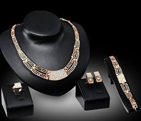 Set bijuterii dama, bratara, inel, cercei, colier, model geometric, auriu, cutie inclusa [12]