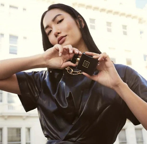 Set cadou pentru femei: Apa de parfum Little Black Dress 50 ml, Lotiune de corp Little Black Dress, aroma florala orientala eleganta [7]